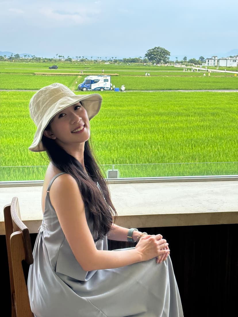 Alicia Phua, SAC Registered Counsellor (Registration C0976) with Master of Counselling from Monash University, specializing in EFT, couples therapy, and individual counselling in Singapore